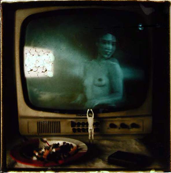 <La télé >